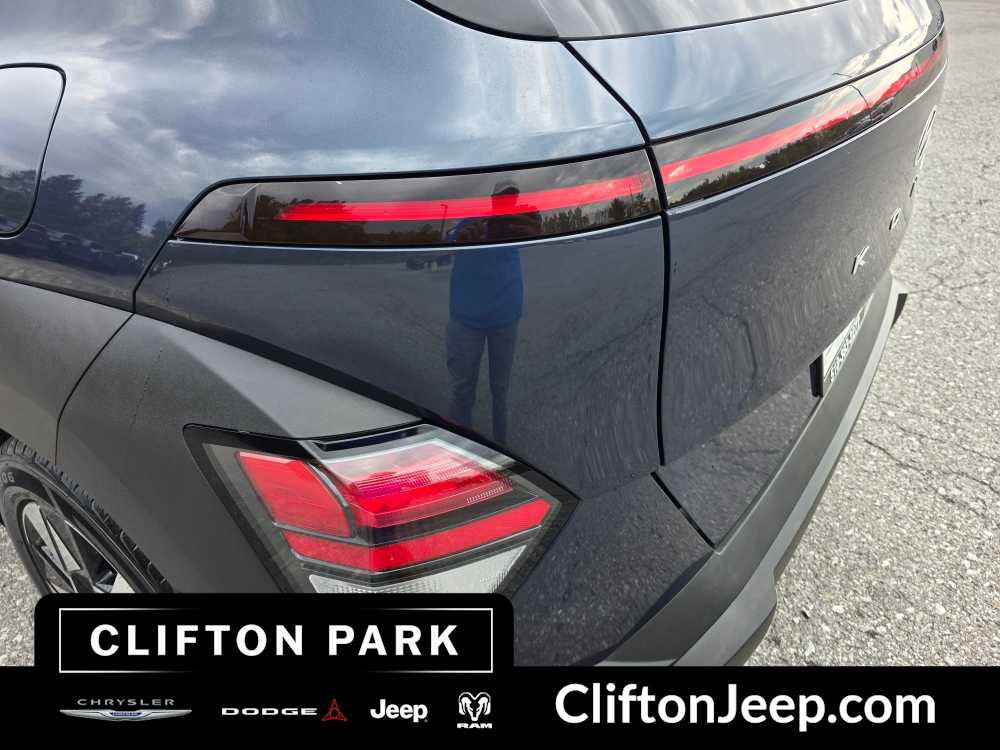 Used 2025 Hyundai Kona SEL FWD image 8