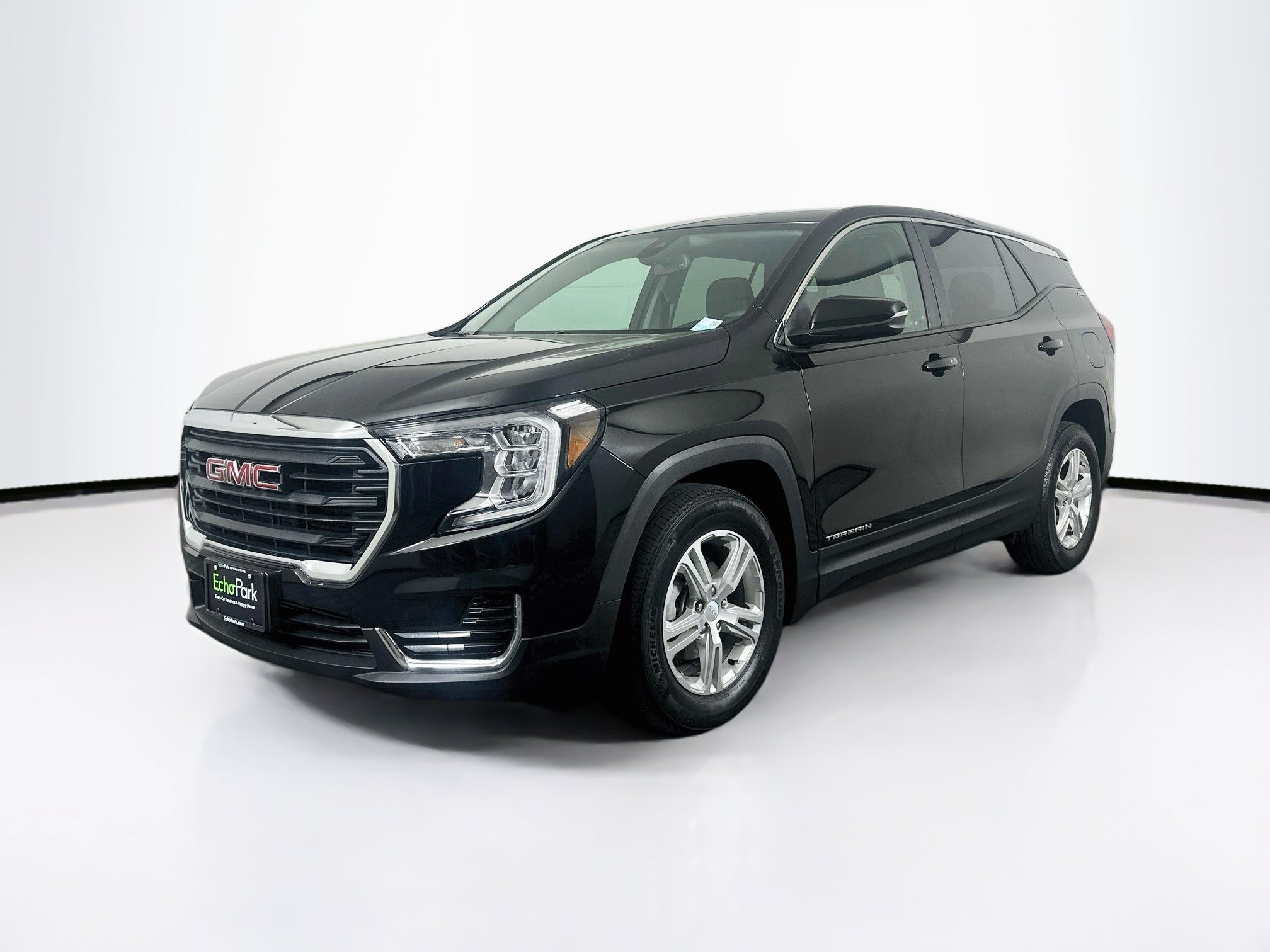 Used 2022 GMC Terrain SLE FWD image 3