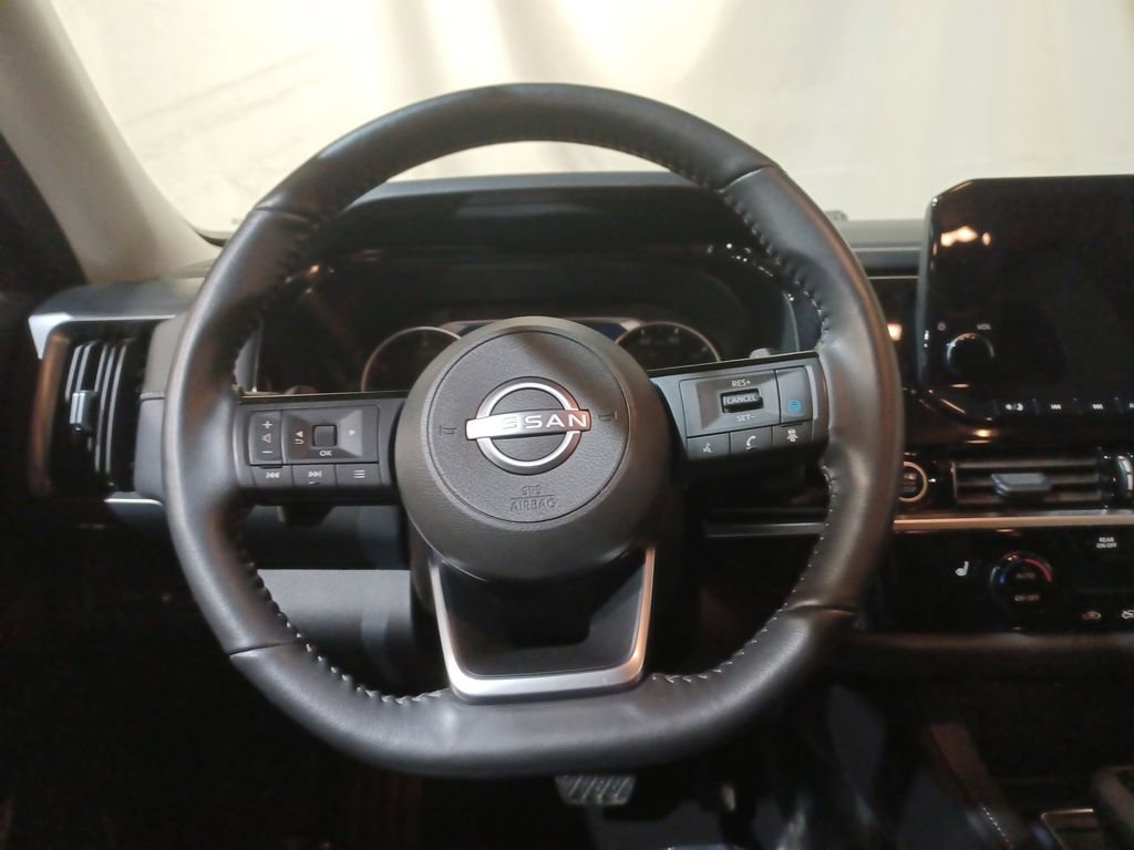 Used 2024 Nissan Pathfinder SL image 11