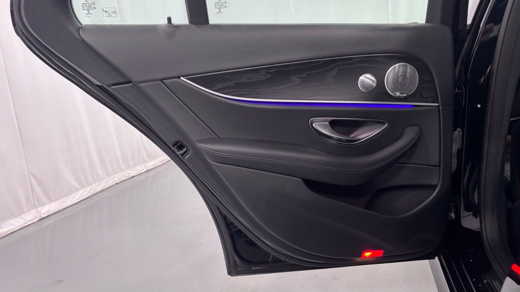 Used 2019 Mercedes-Benz E 300 4MATIC image 23