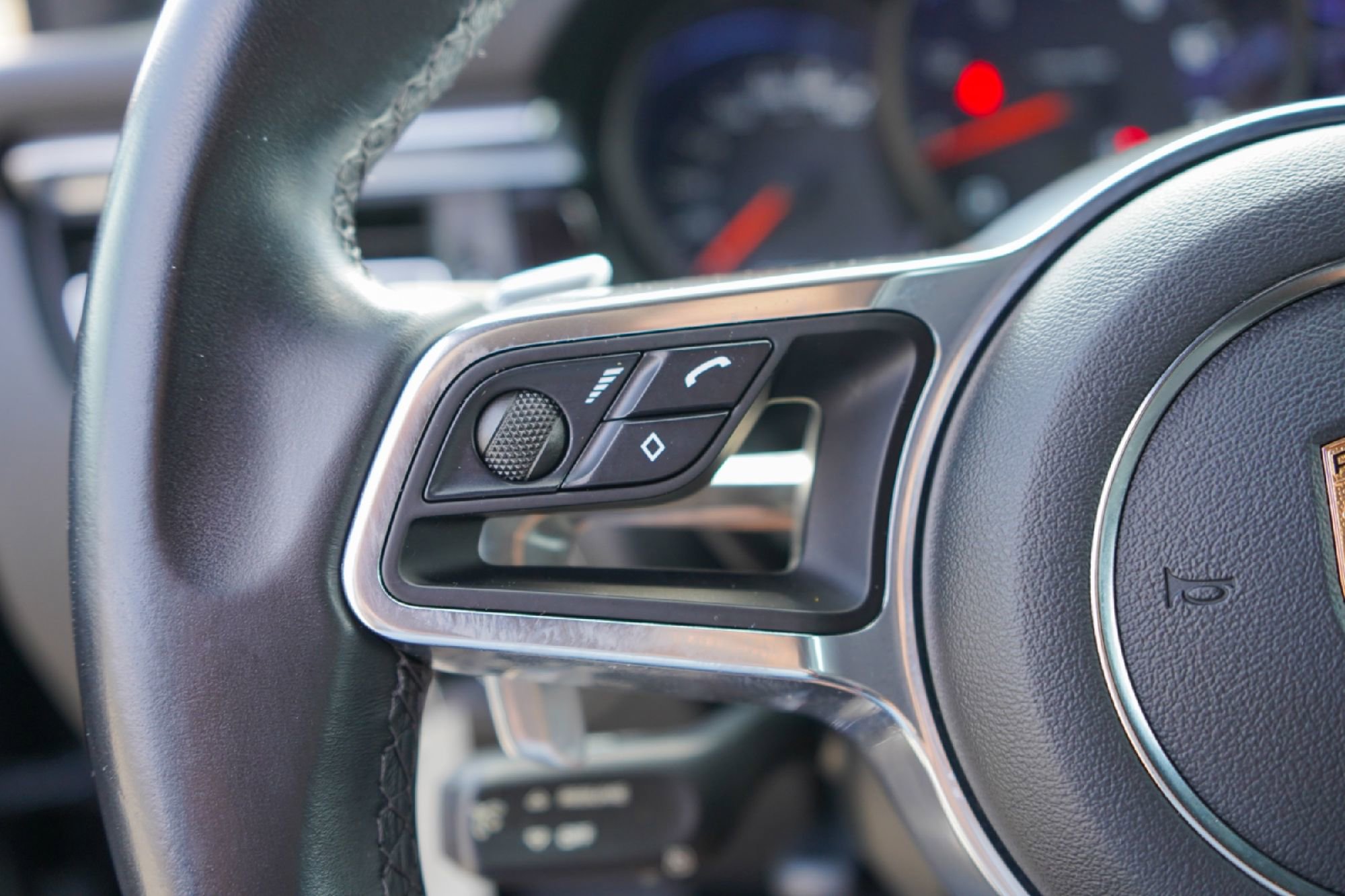 Used 2020 Porsche Macan image 12