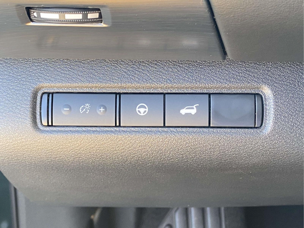 Used 2025 Nissan Pathfinder SL FWD image 18