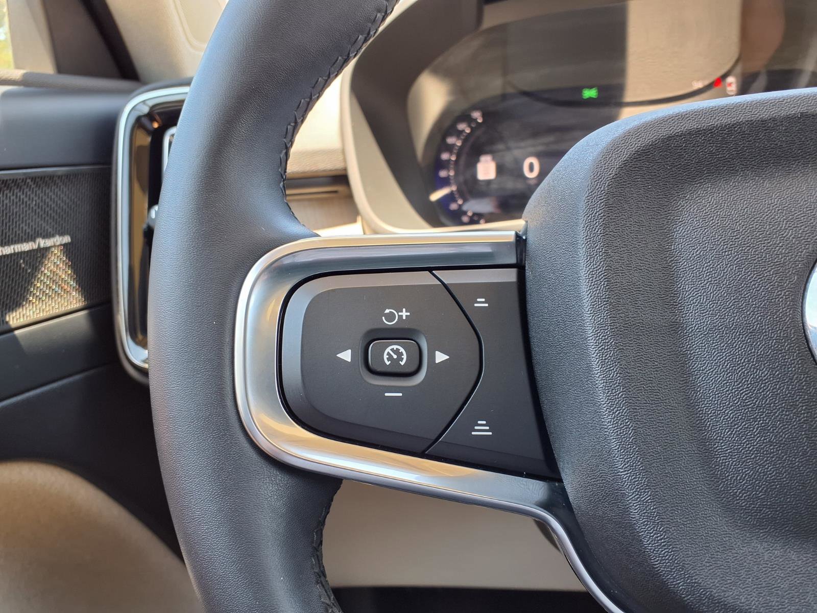 Certified 2023 Volvo XC40 B5 Ultimate w/ Protection Package Premier AWD/4WD image 29