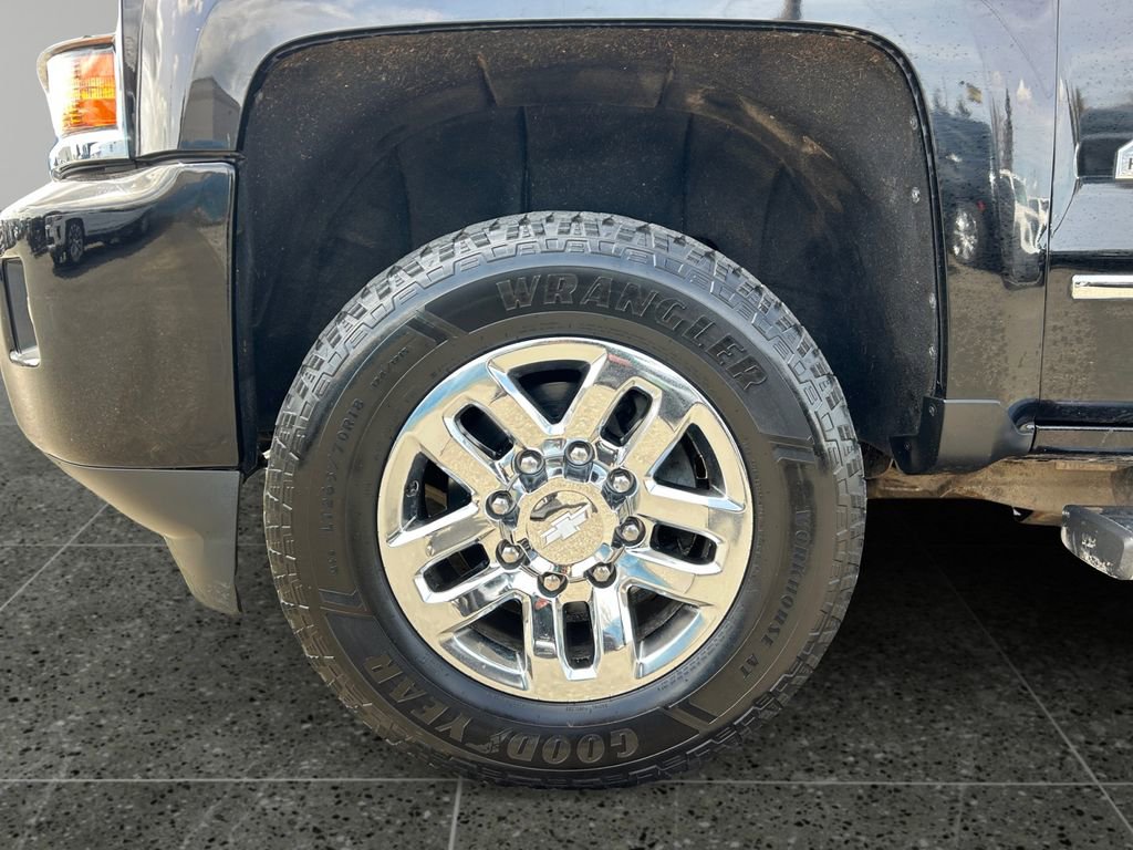 Used 2018 Chevrolet Silverado 3500 High Country w/ Duramax Plus Package AWD/4WD image 4