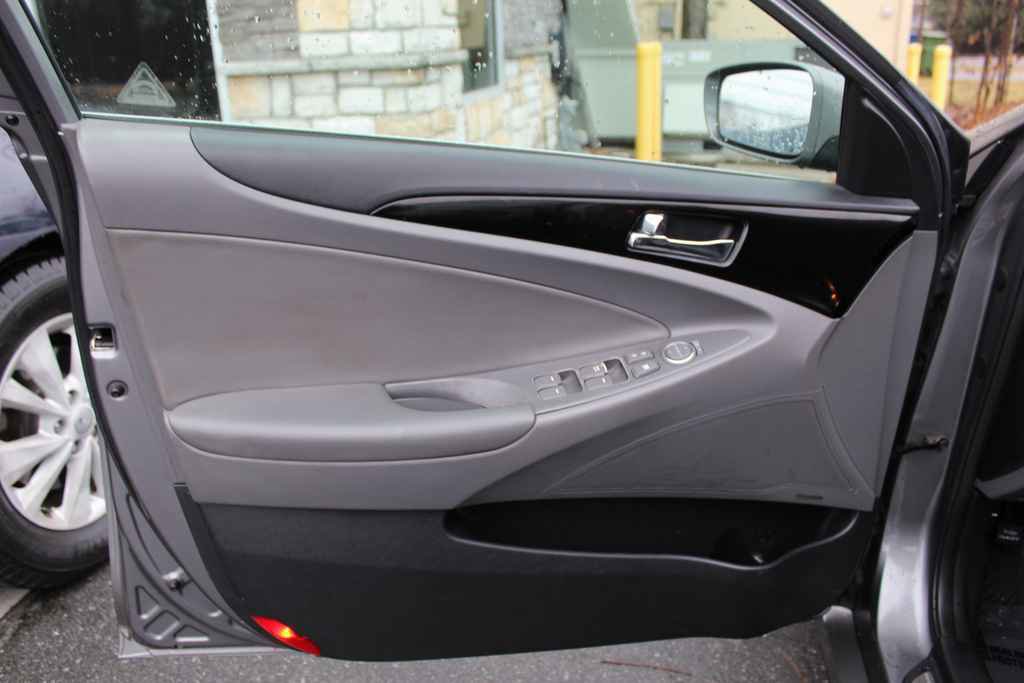 Used 2011 Hyundai Sonata Limited image 13