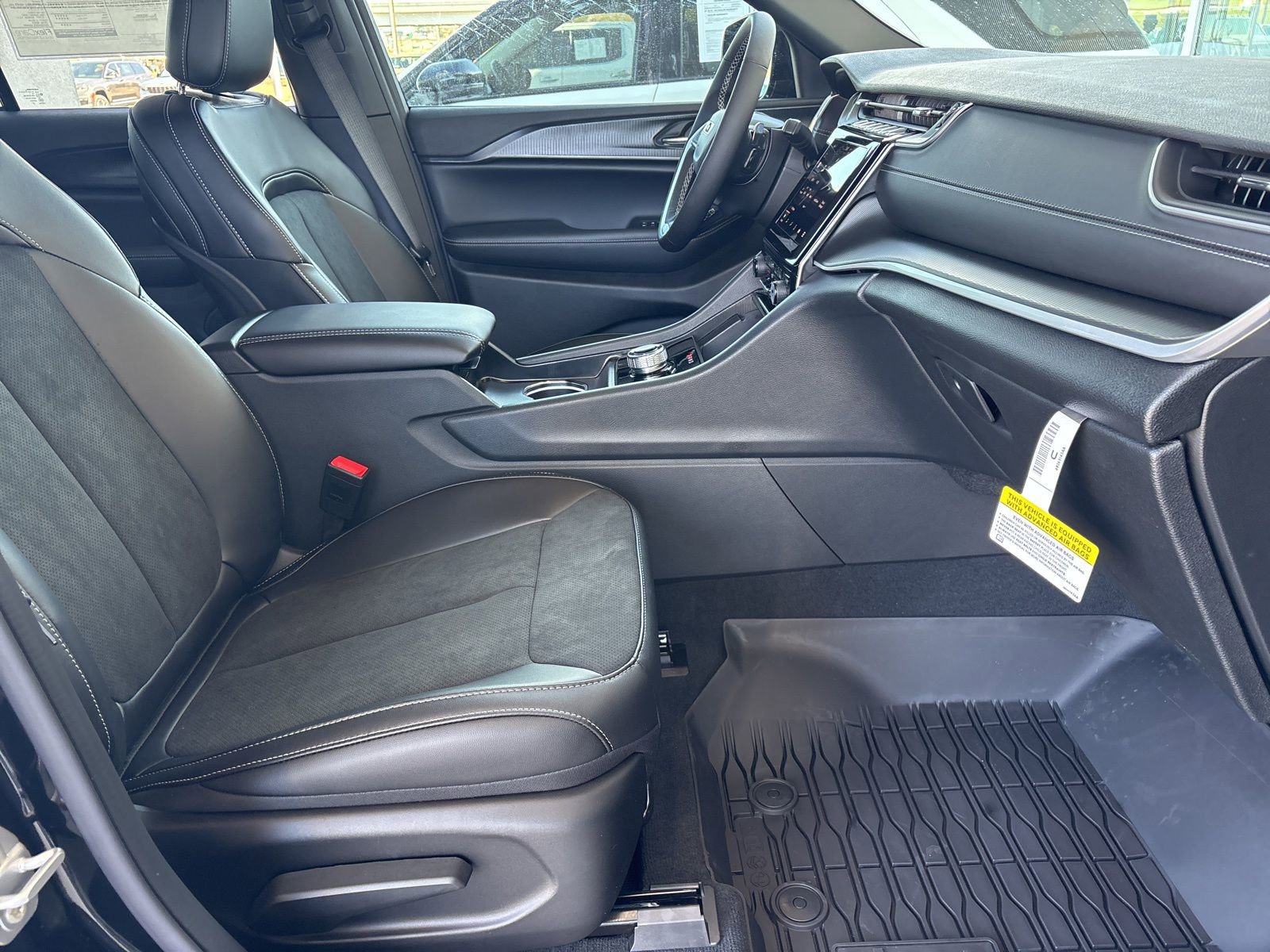 New 2025 Jeep Grand Cherokee Altitude image 16