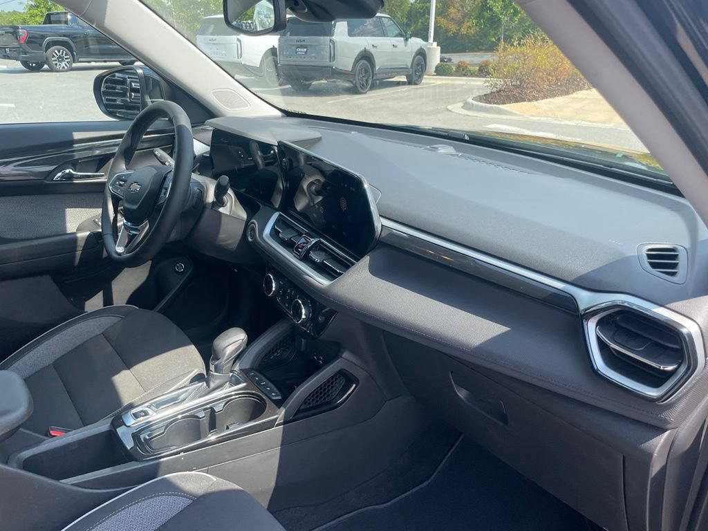 Used 2024 Chevrolet TrailBlazer LT w/ Convenience Package FWD image 28