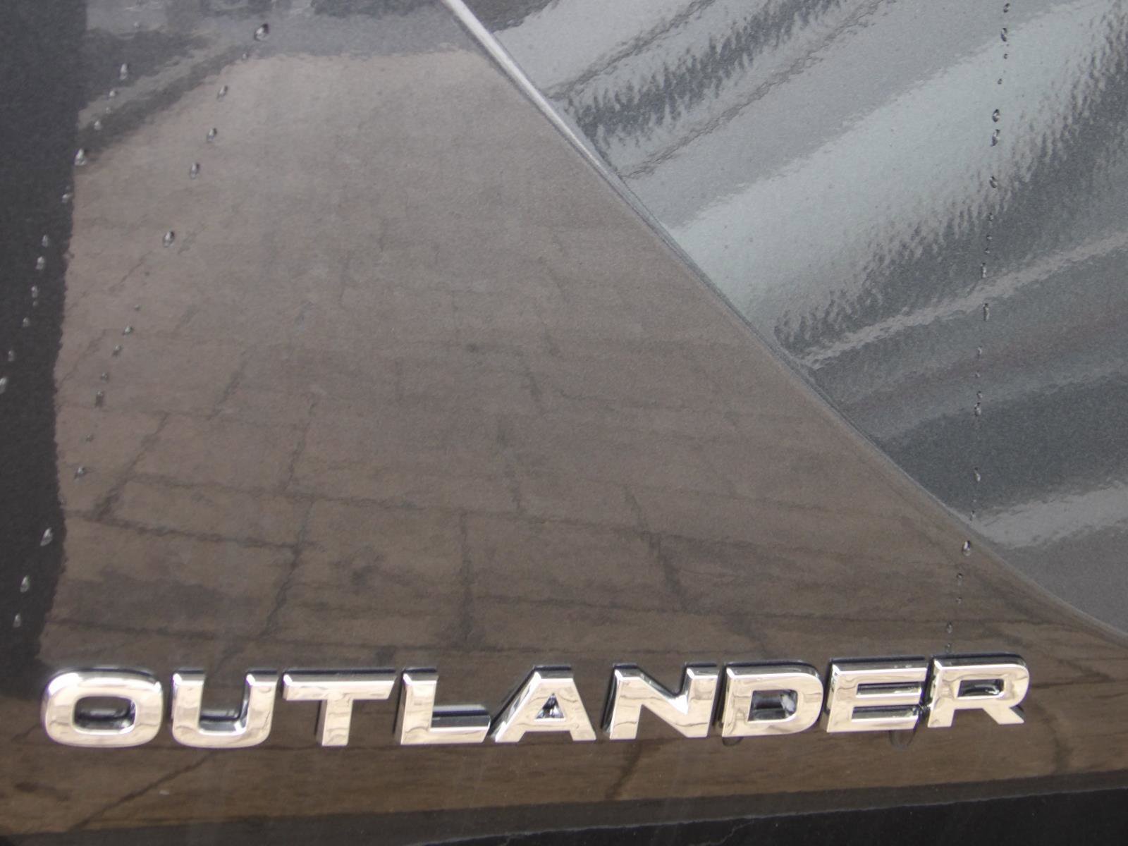 New 2026 Mitsubishi Outlander SEL image 8