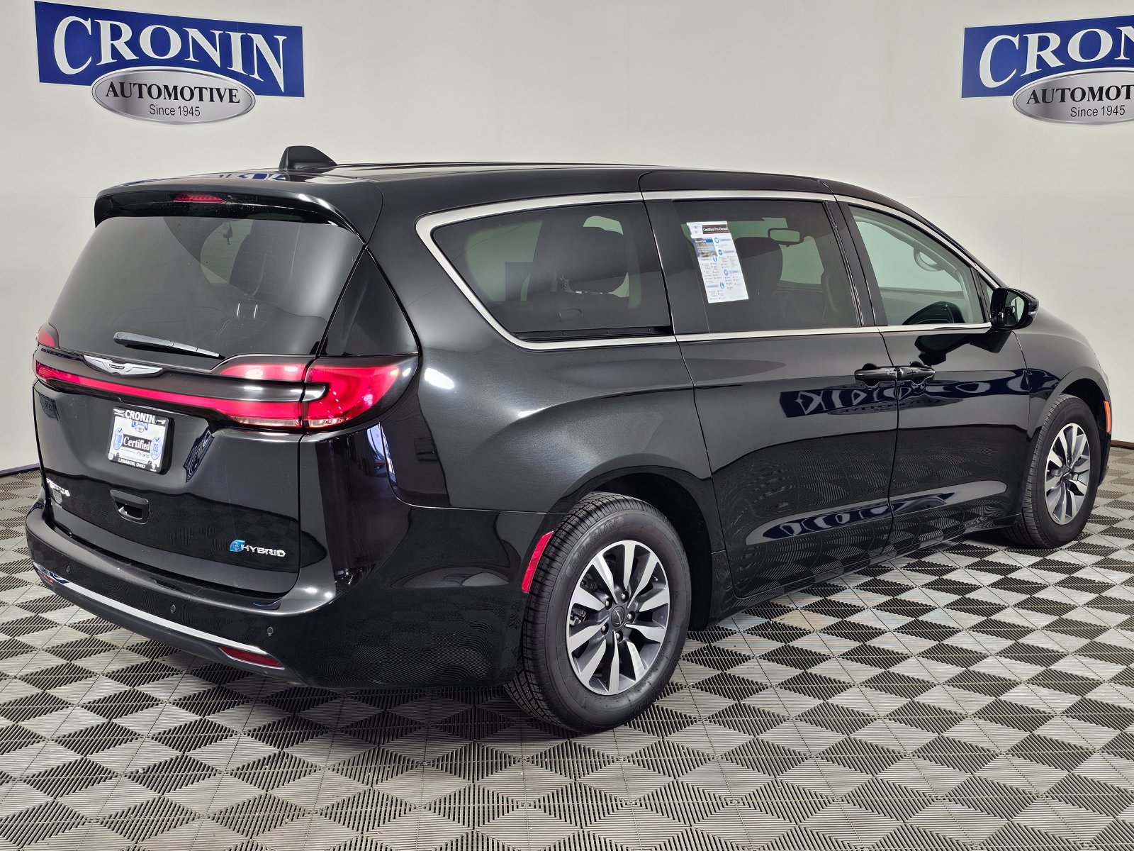 Used 2024 Chrysler Pacifica Limited FWD image 29