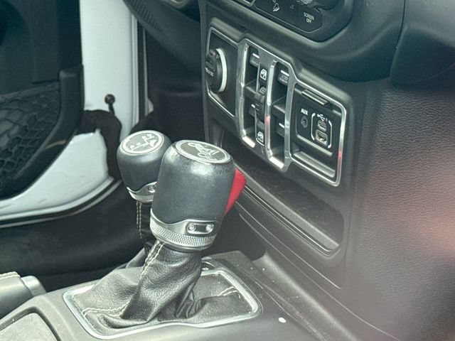 Used 2018 Jeep Wrangler Unlimited Sahara AWD/4WD image 15