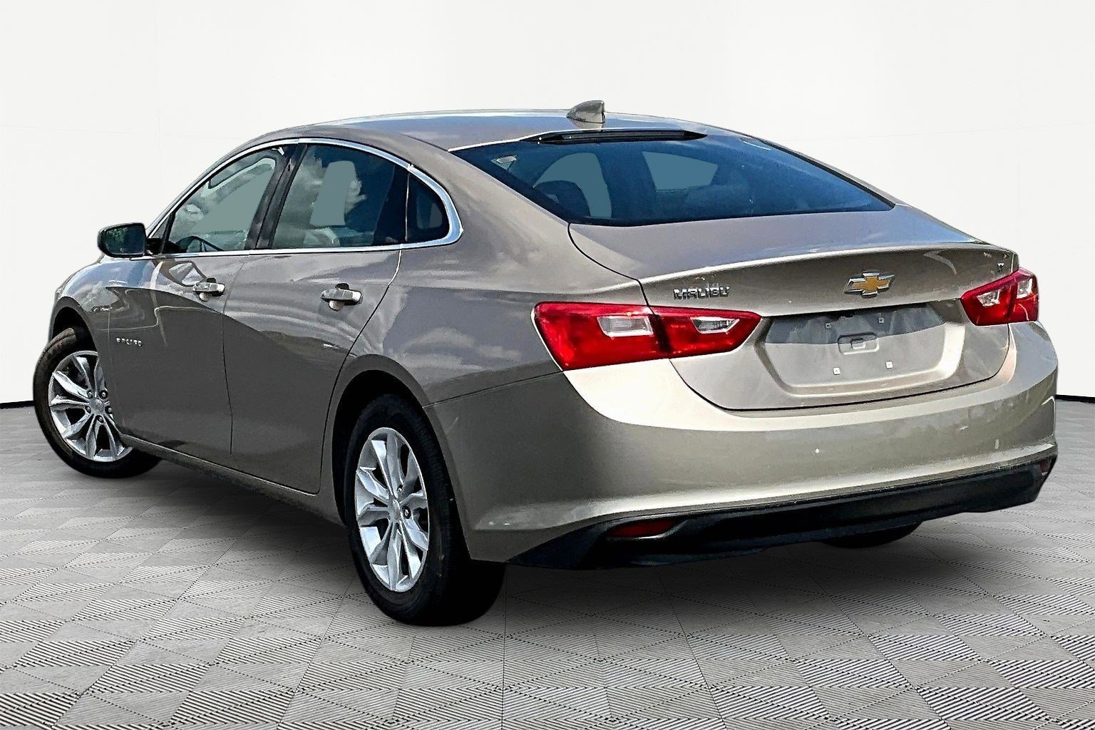 Used 2023 Chevrolet Malibu LT FWD image 4