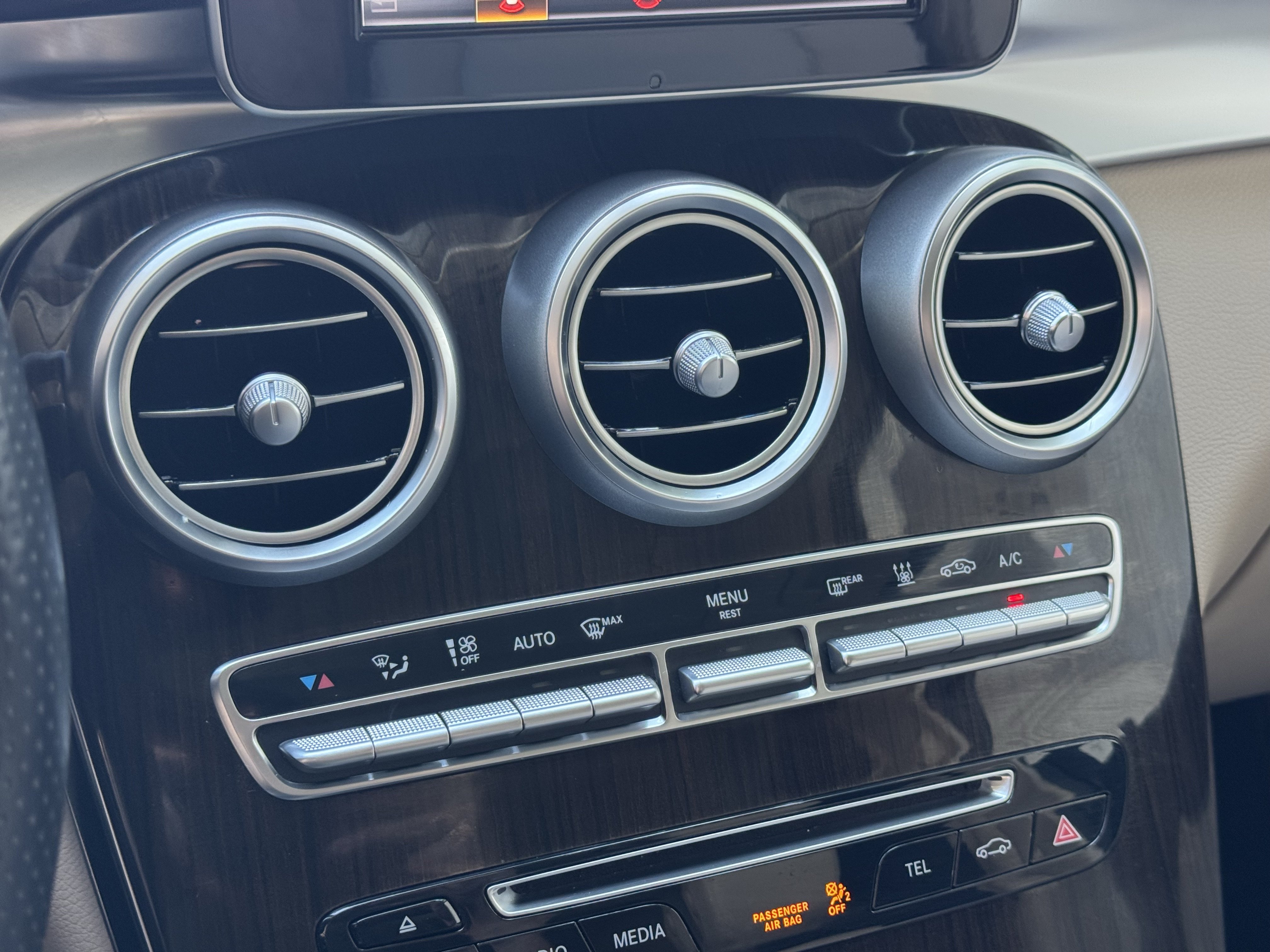Used 2018 Mercedes-Benz GLC 350e 4MATIC image 27