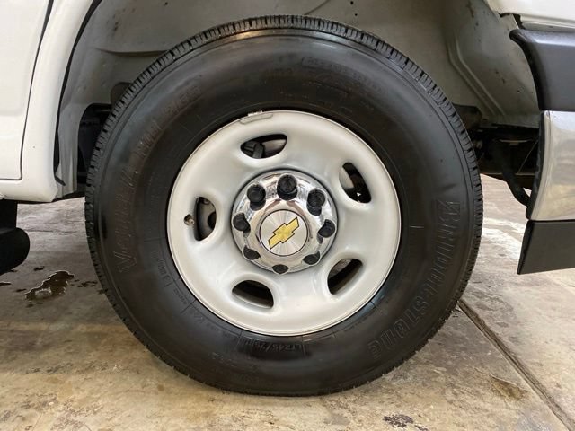 Used 2025 Chevrolet Express 3500 LT w/ LT Preferred Equipment Group RWD image 29