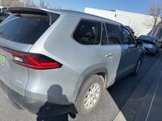 Used 2024 Toyota Grand Highlander XLE image 11
