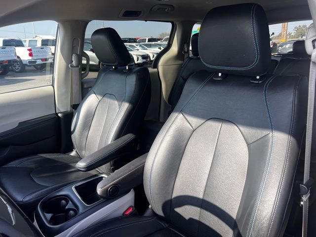 Used 2021 Chrysler Pacifica Touring-L image 15