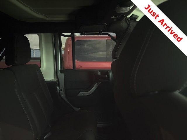 Used 2015 Jeep Wrangler Unlimited Sahara w/ Connectivity Group AWD/4WD image 13