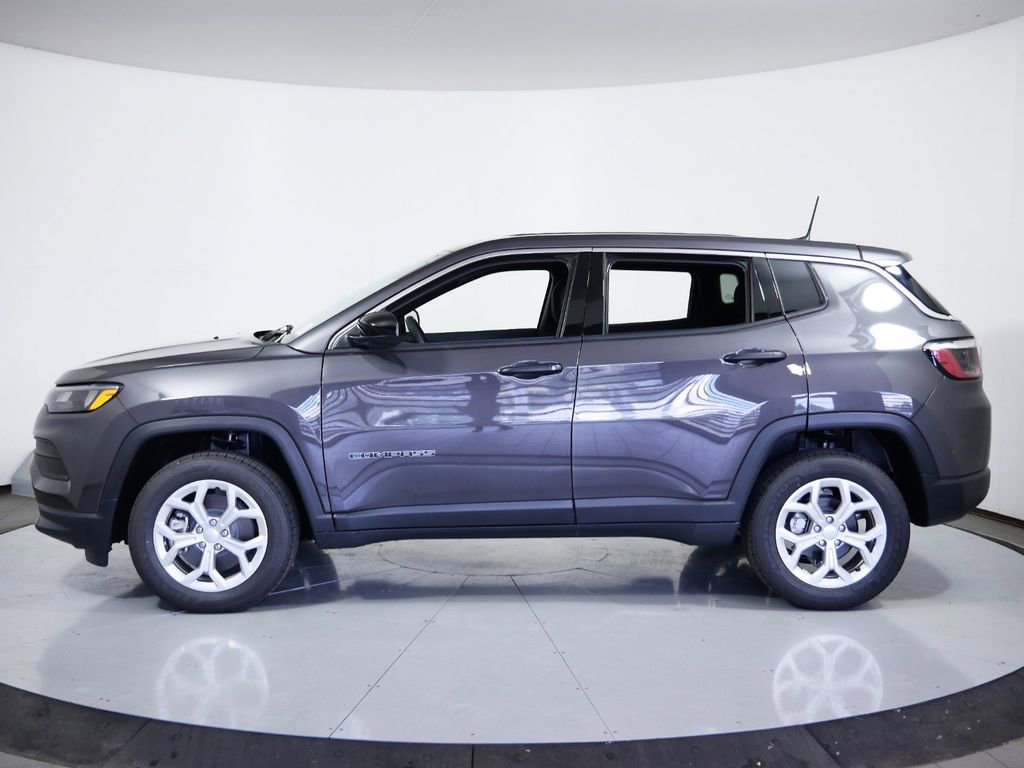 Used 2024 Jeep Compass Sport image 13