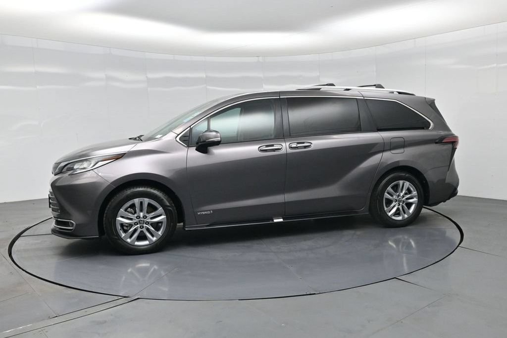 Used 2021 Toyota Sienna Limited FWD image 33