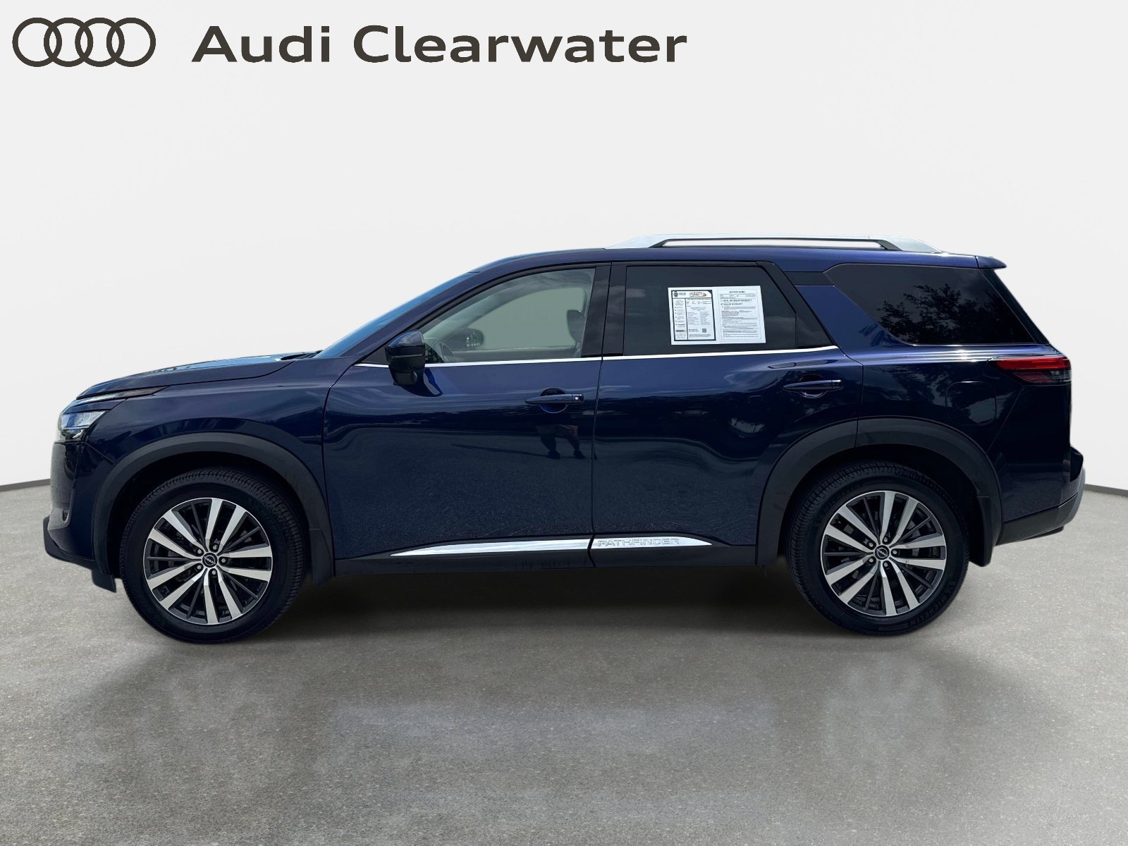 Used 2022 Nissan Pathfinder Platinum w/ Cargo Package AWD/4WD image 2