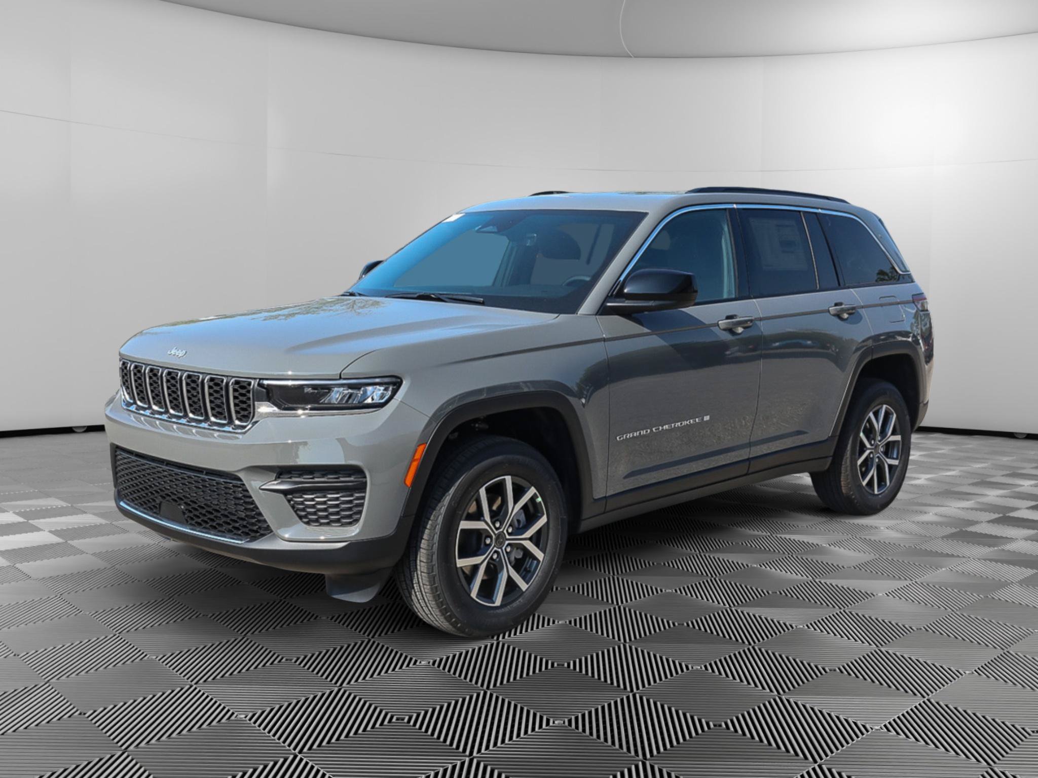 New 2027 Jeep Grand Cherokee Laredo X AWD/4WD image 2