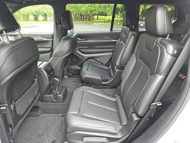 Used 2024 Jeep Grand Cherokee L Limited image 19