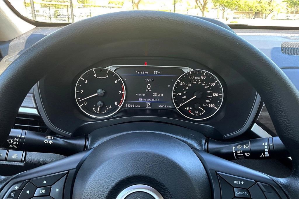 Used 2025 Nissan Altima 2.5 SV FWD image 14