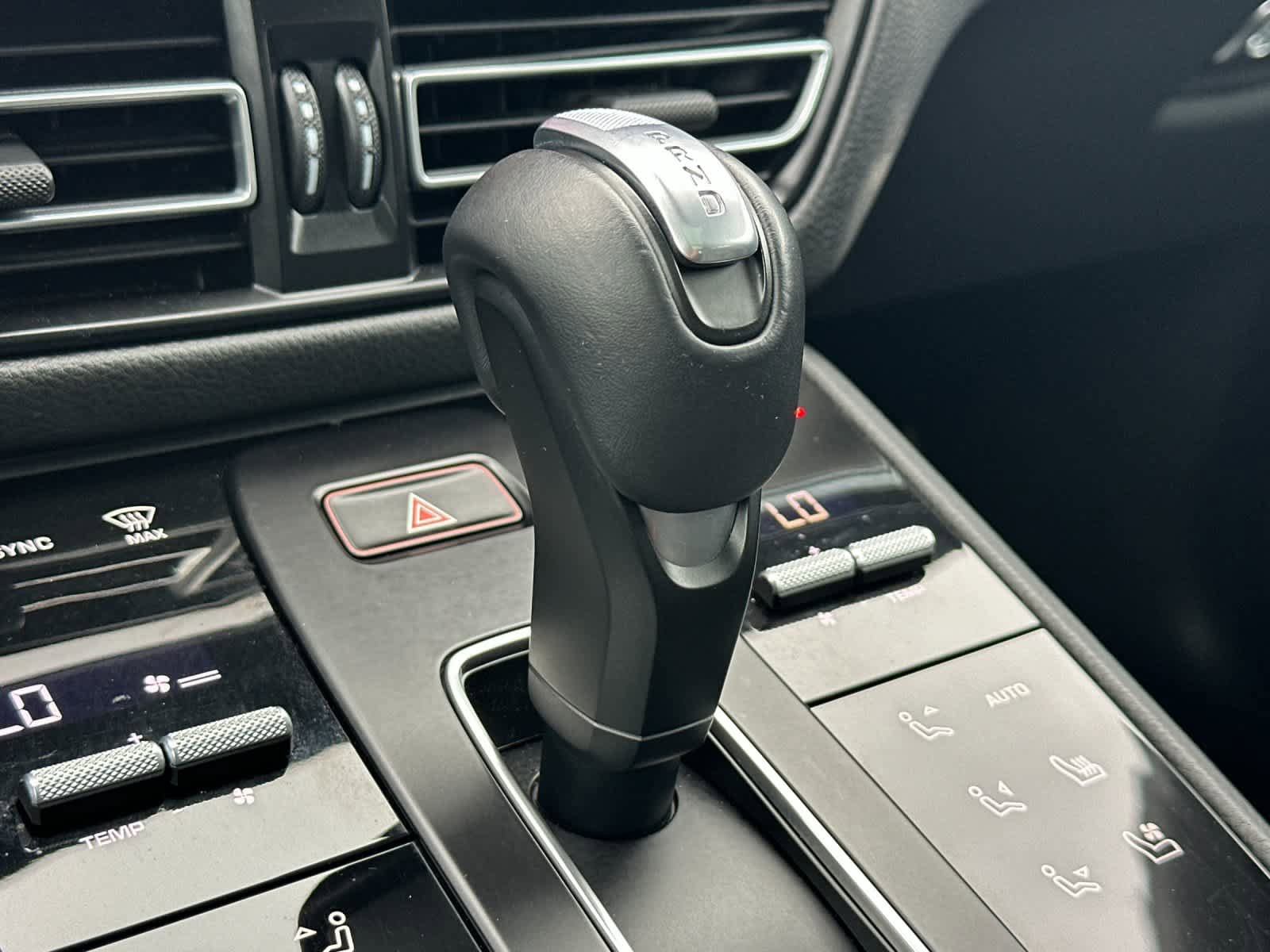 Certified 2025 Porsche Macan AWD/4WD image 24