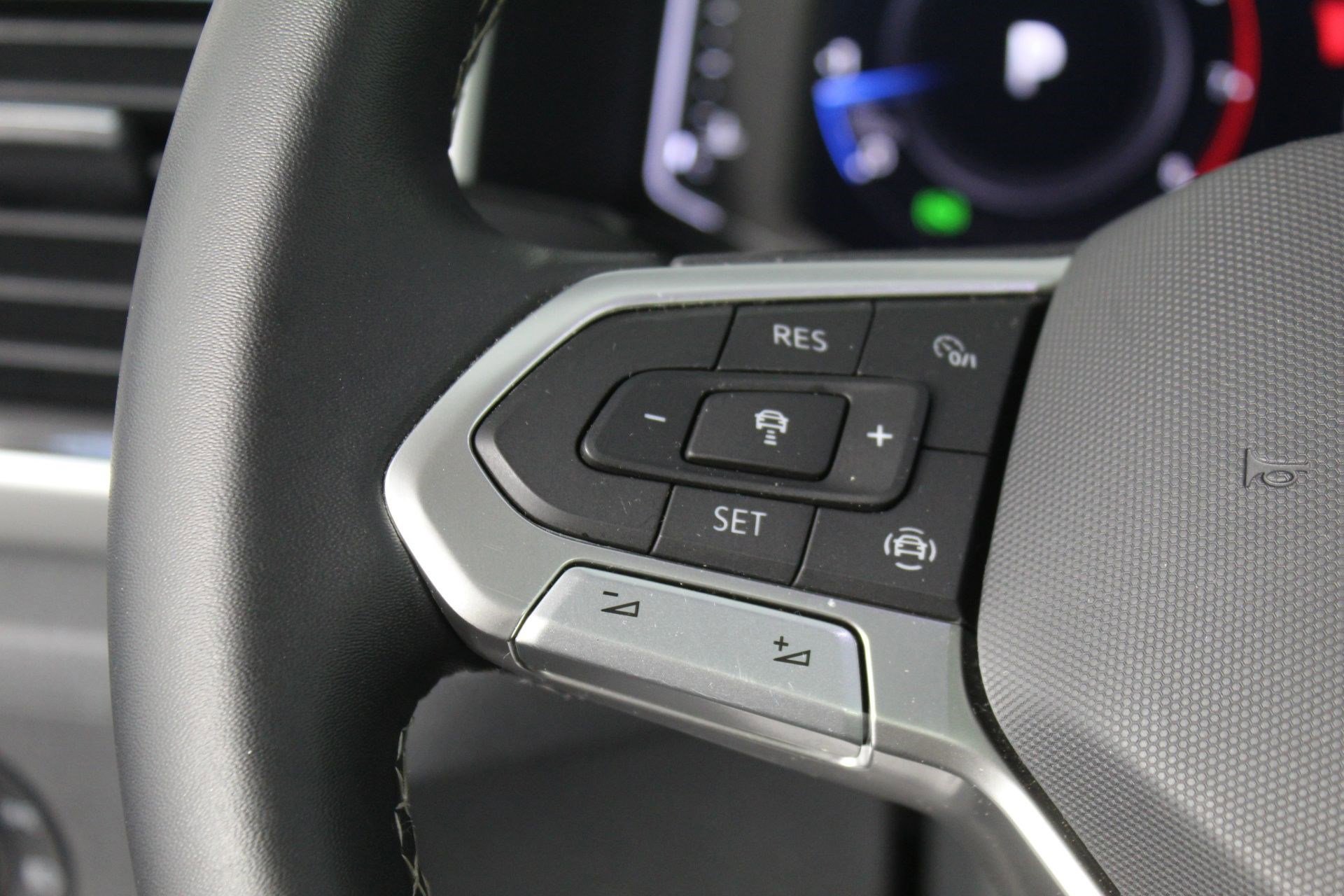 Used 2023 Volkswagen Atlas SE w/ Panoramic Sunroof Package image 14