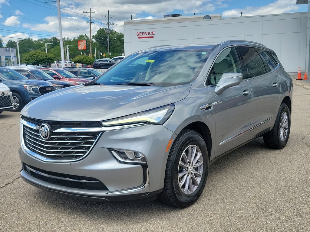 Used 2023 Buick Enclave Essence FWD image 2