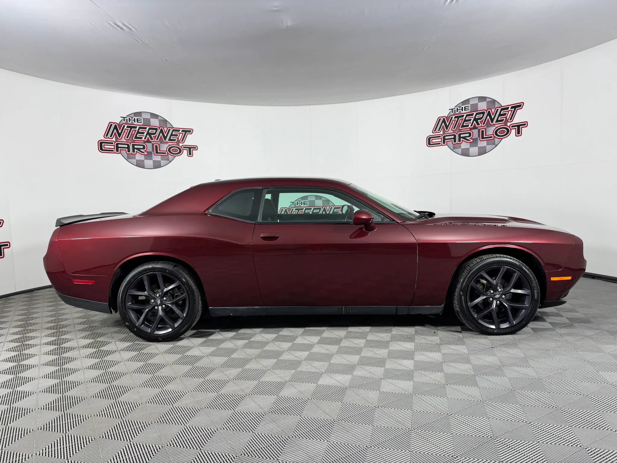 Used 2021 Dodge Challenger SXT w/ Driver Convenience Group RWD image 8