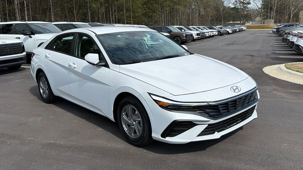 New 2026 Hyundai Elantra SE image 3