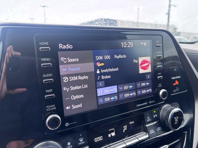 Used 2021 Toyota Highlander XLE AWD/4WD image 23
