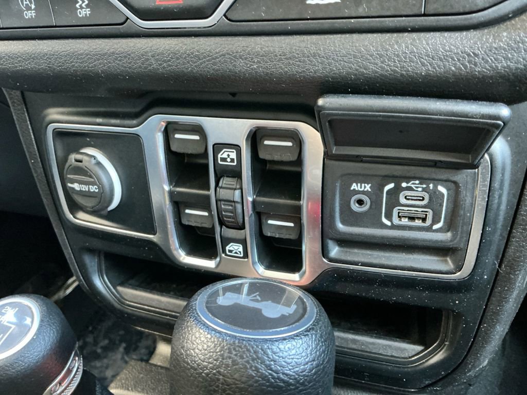 Used 2024 Jeep Wrangler Sport S image 15