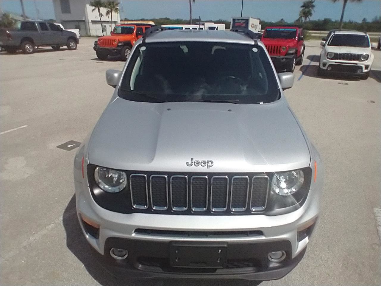 Used 2020 Jeep Renegade Latitude w/ Cold Weather Group FWD image 8