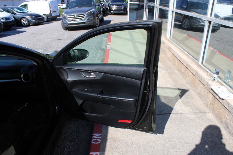 Used 2019 Kia Forte LXS FWD image 17