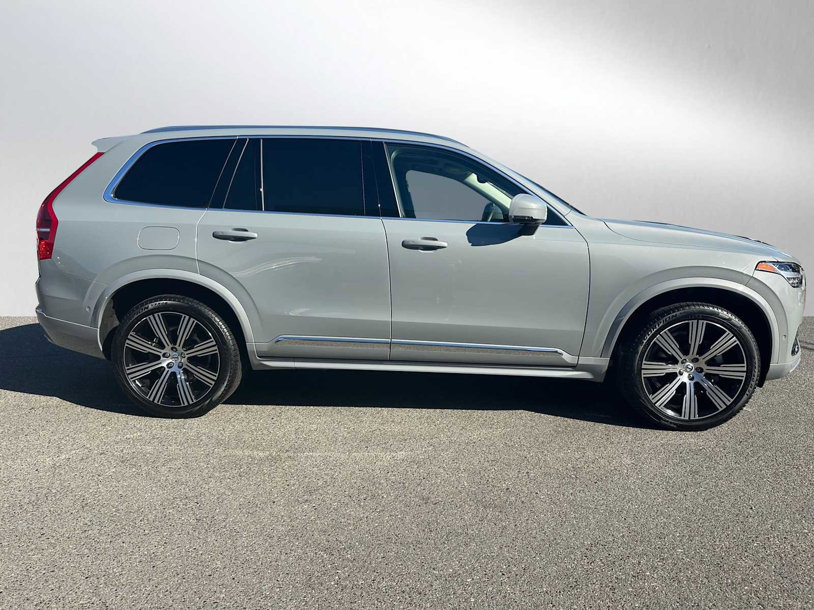 Certified 2025 Volvo XC90 B6 Ultra w/ Protection Package Premier image 2