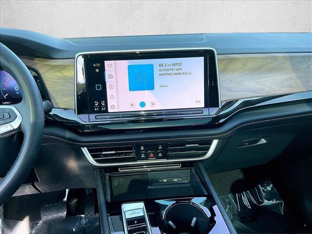 Used 2024 Volkswagen Atlas SE w/ Panoramic Sunroof Package FWD image 8
