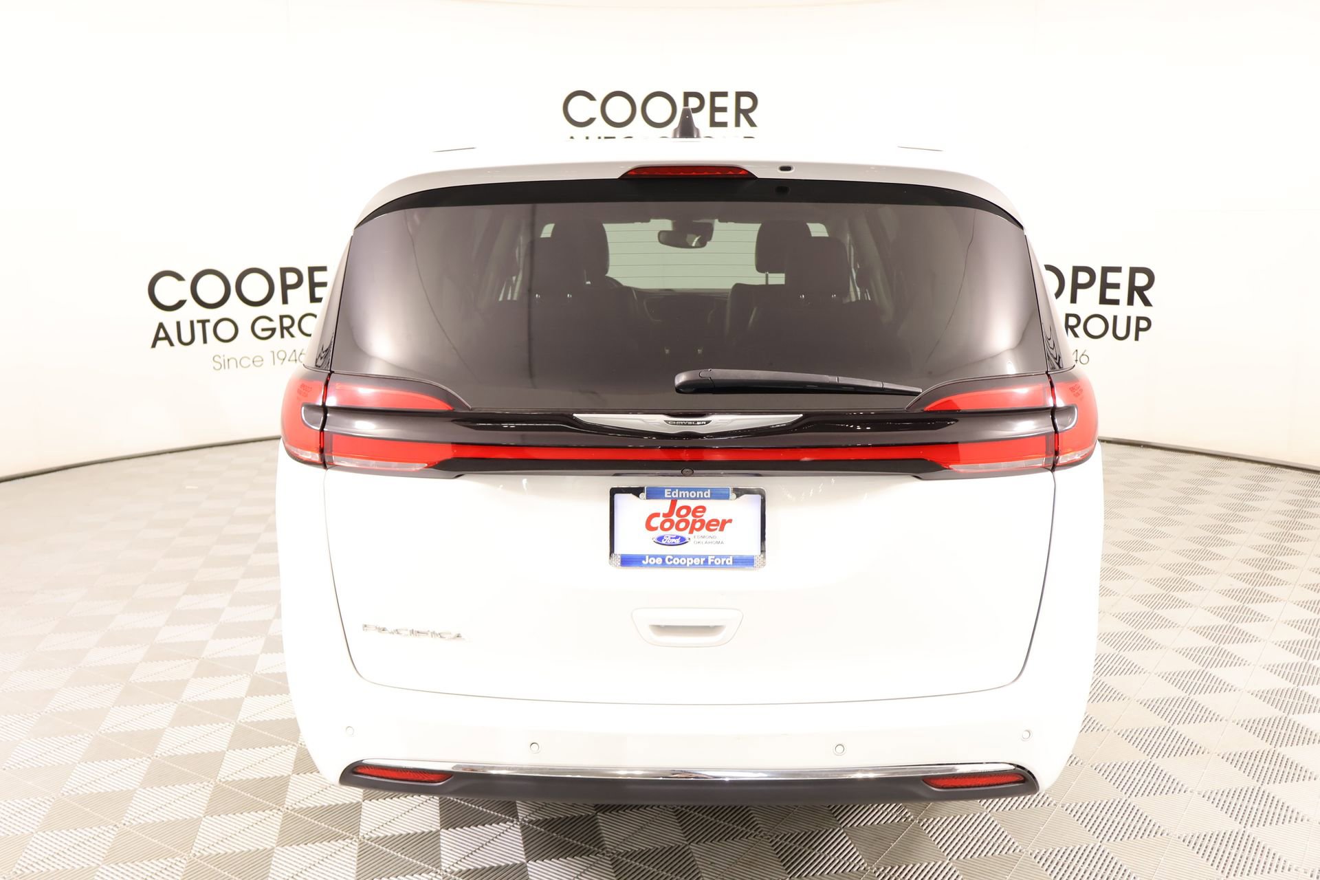 Used 2023 Chrysler Pacifica Touring-L image 21