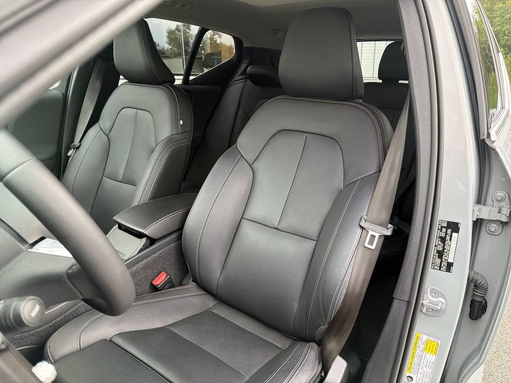 Certified 2024 Volvo XC40 B5 Plus w/ Climate Package AWD/4WD image 15
