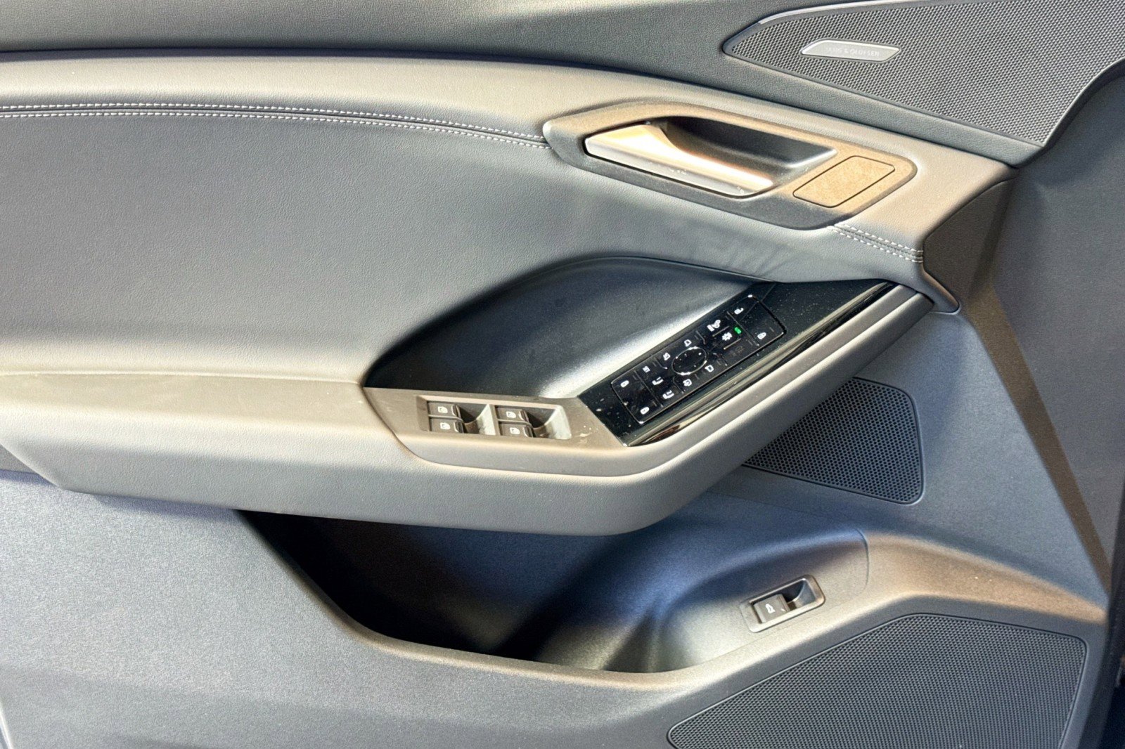 New 2027 Audi Q6 e-tron Premium Plus AWD/4WD image 15