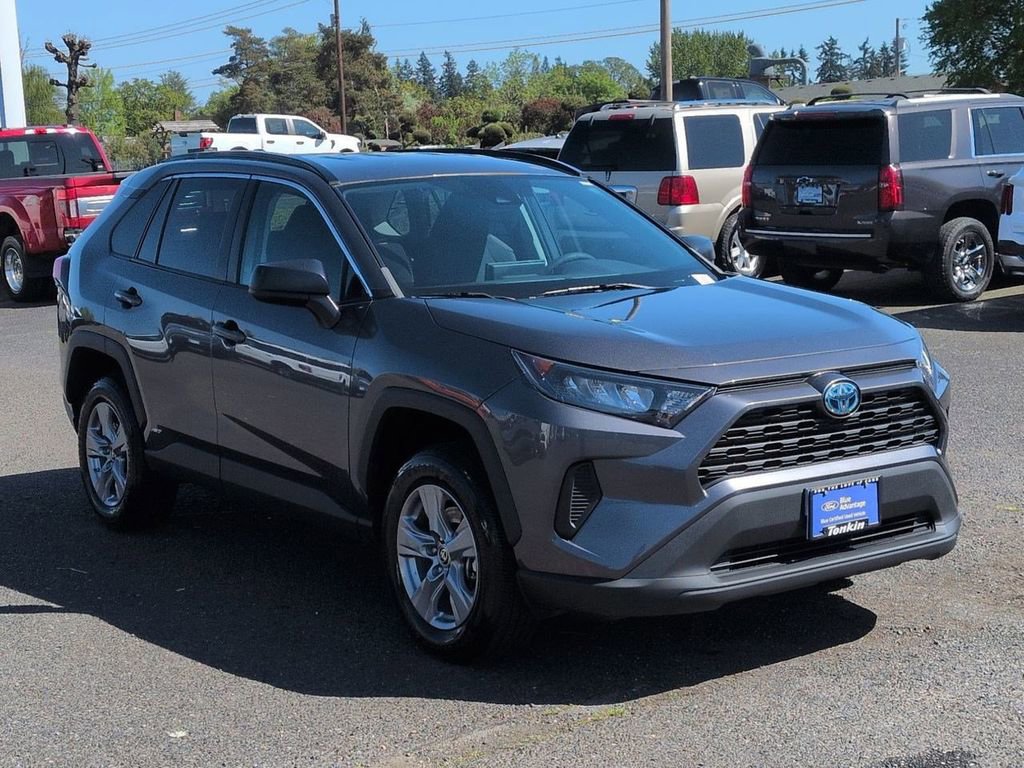 Used 2022 Toyota RAV4 LE AWD/4WD image 7