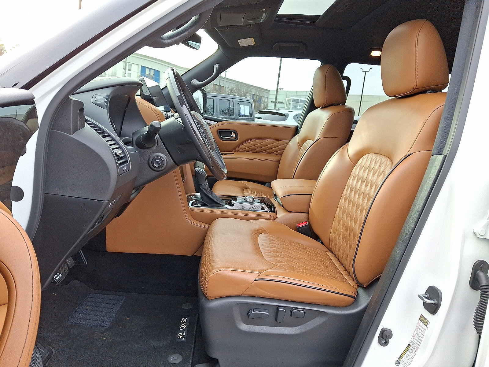 Used 2024 INFINITI QX80 Sensory image 14