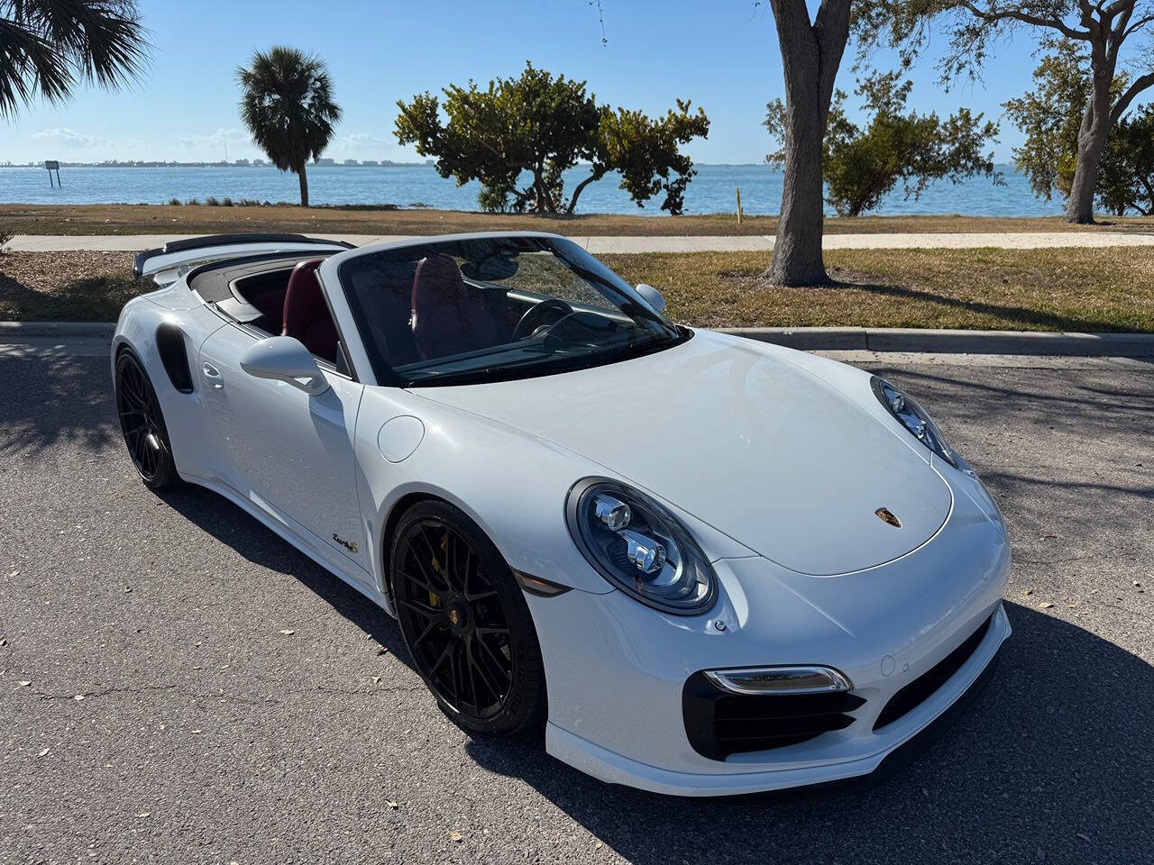 Used 2015 Porsche 911 Turbo S AWD/4WD image 19