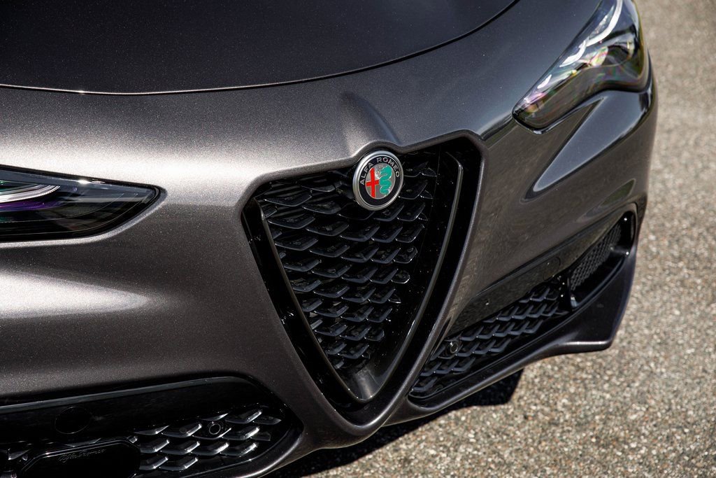 New 2025 Alfa Romeo Stelvio Sprint image 13