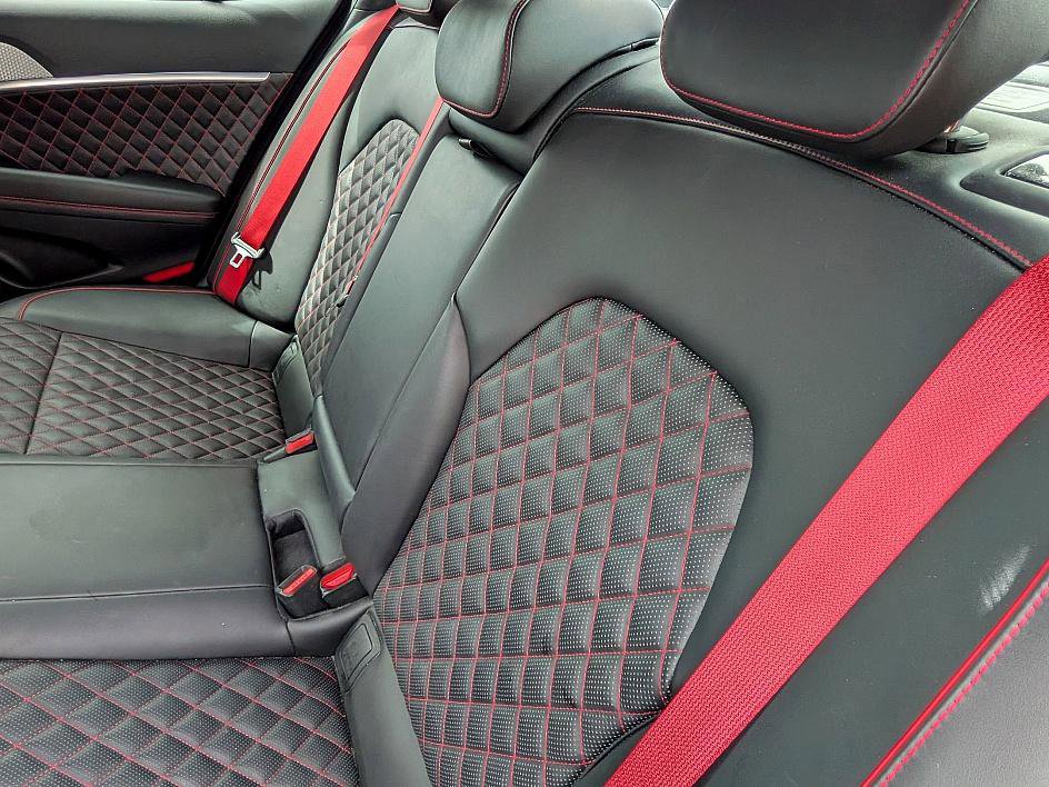 Used 2023 Genesis G70 3.3T w/ Sport Prestige Package image 30