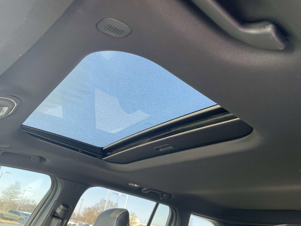 Used 2024 Jeep Grand Cherokee Altitude image 25