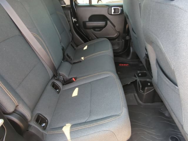 Used 2024 Jeep Gladiator Overland AWD/4WD image 25
