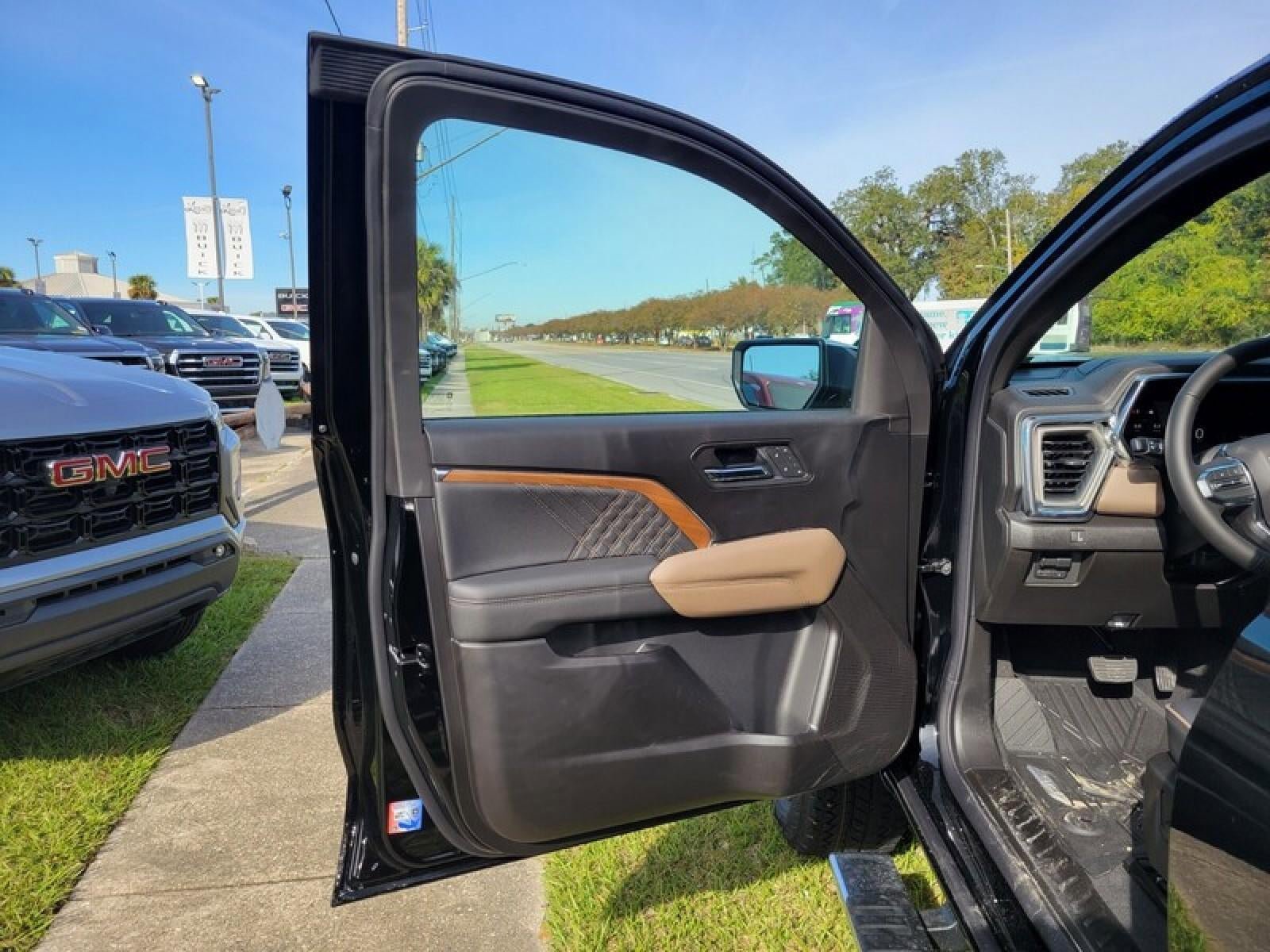 New 2026 GMC Canyon Denali AWD/4WD image 26