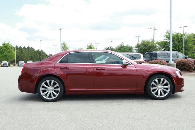 Used 2019 Chrysler 300 Touring w/ Chrome Appearance Package image 4