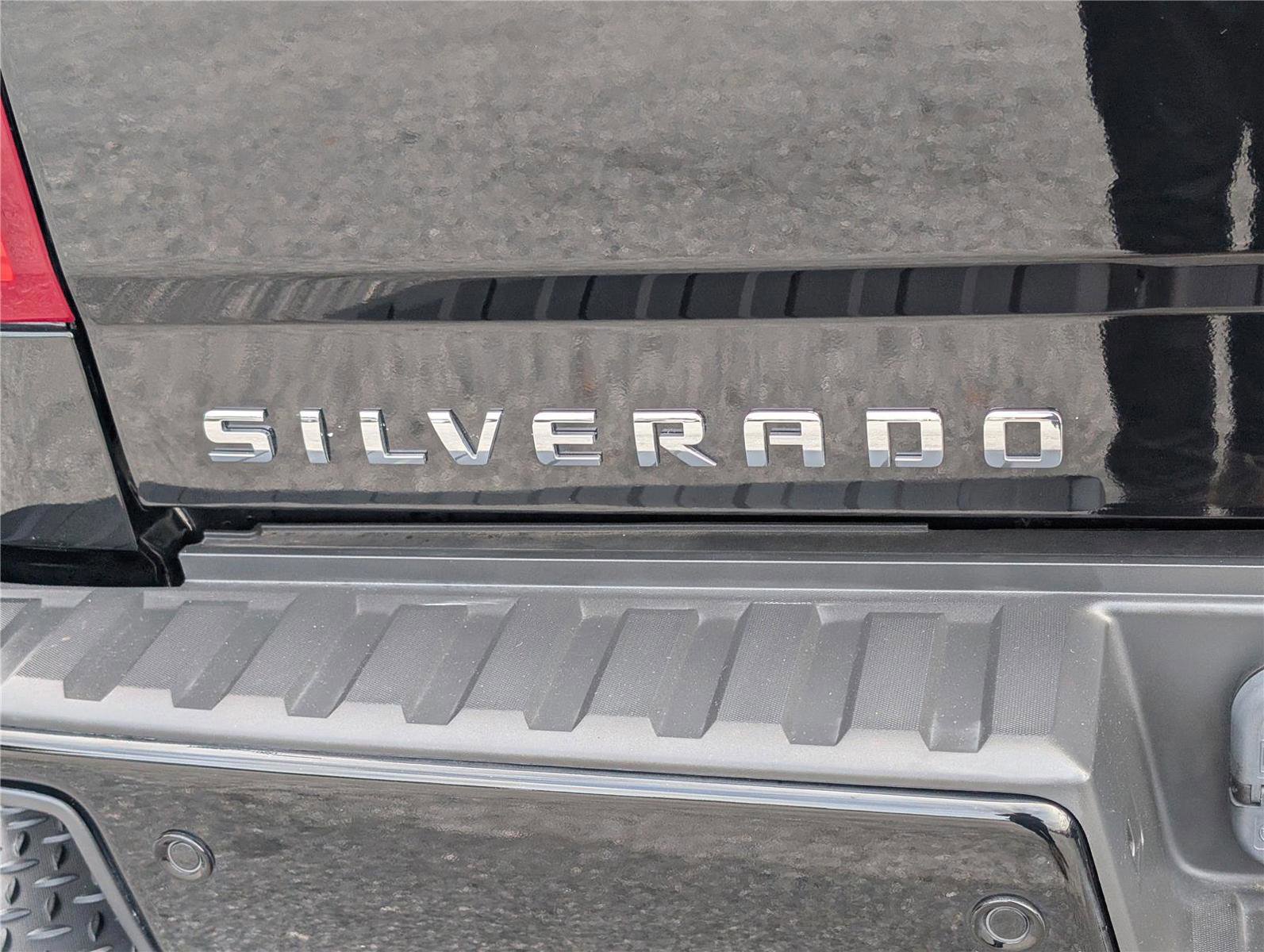 Used 2018 Chevrolet Silverado 1500 High Country w/ High Desert Package image 10